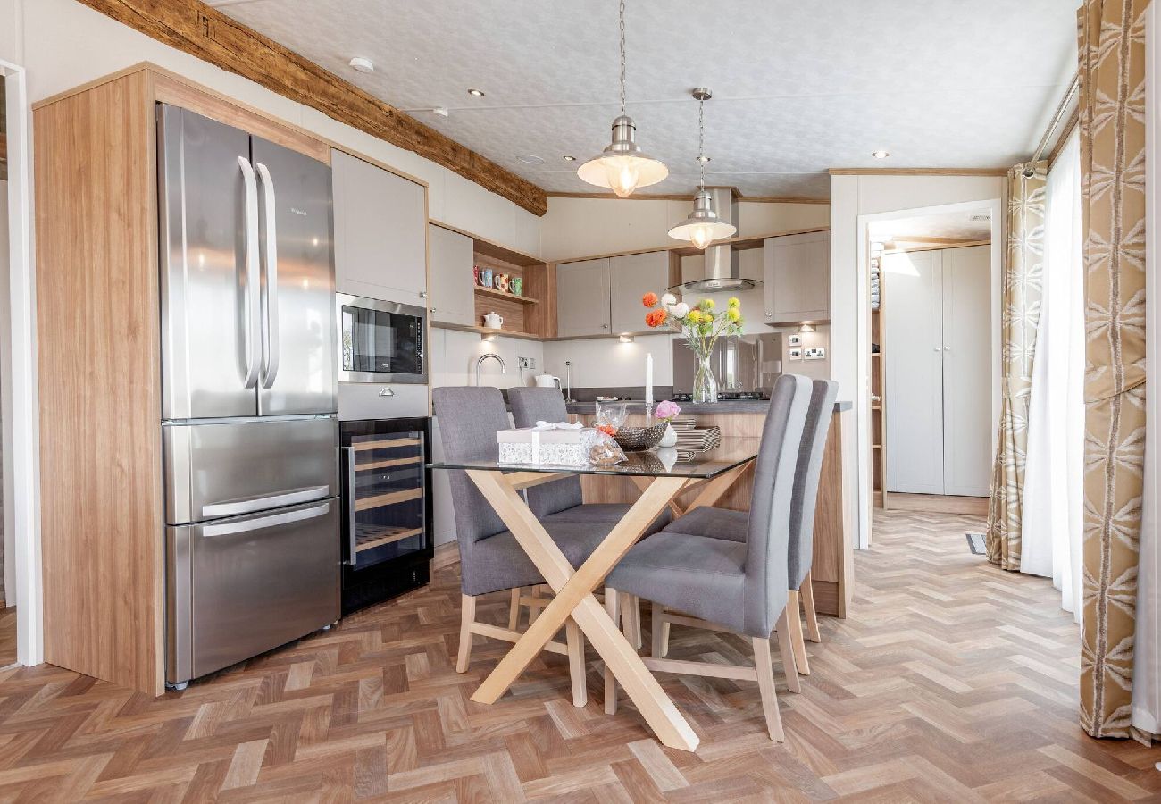 Chalet in St Andrews - Lodge 52 Stewarts Resort, St Andrews