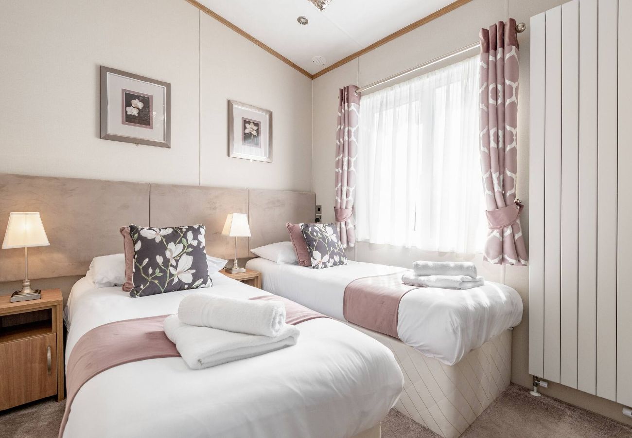 Chalet in St Andrews - Lodge 52 Stewarts Resort, St Andrews