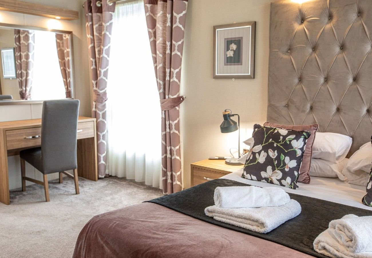 Chalet in St Andrews - Lodge 26 Stewarts Resort, St Andrews