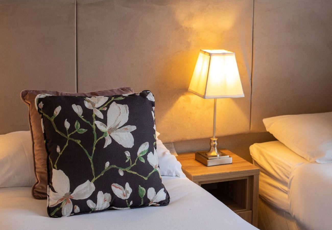 Chalet in St Andrews - Lodge 26 Stewarts Resort, St Andrews