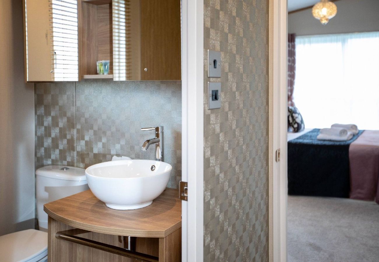 Chalet in St Andrews - Lodge 26 Stewarts Resort, St Andrews
