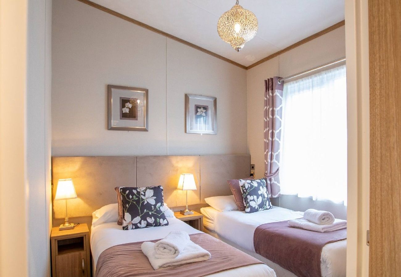 Chalet in St Andrews - Lodge 26 Stewarts Resort, St Andrews