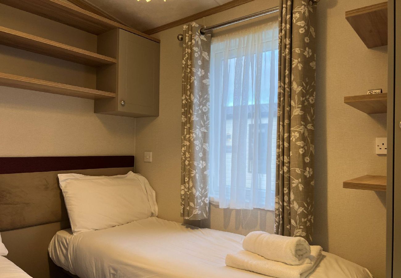 Chalet in St Andrews - Lodge 31 Stewarts Resort, St Andrews