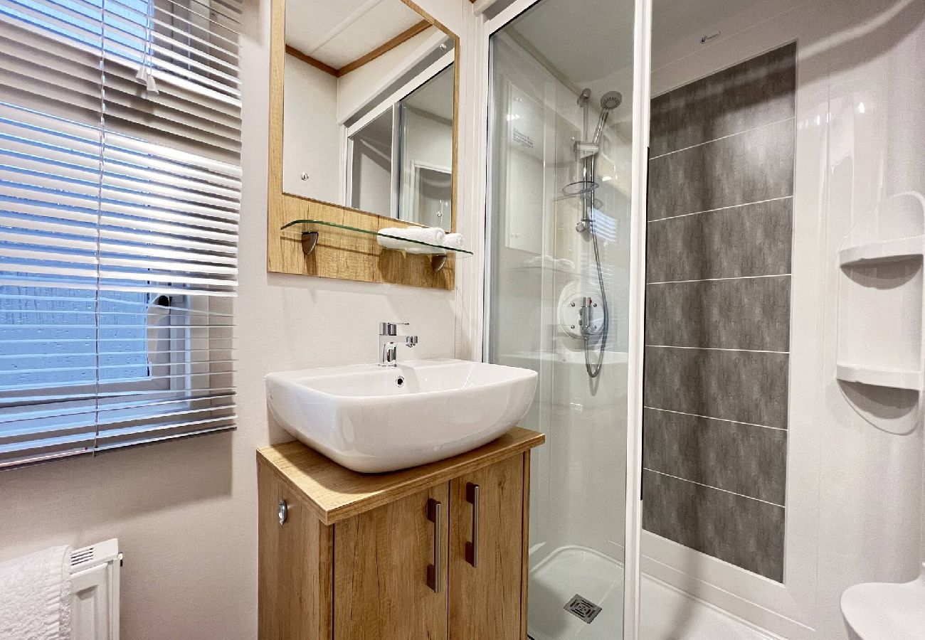 Chalet in St Andrews - Lodge 23 Stewarts Resort, St Andrews