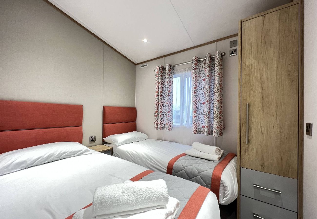 Chalet in St Andrews - Lodge 23 Stewarts Resort, St Andrews