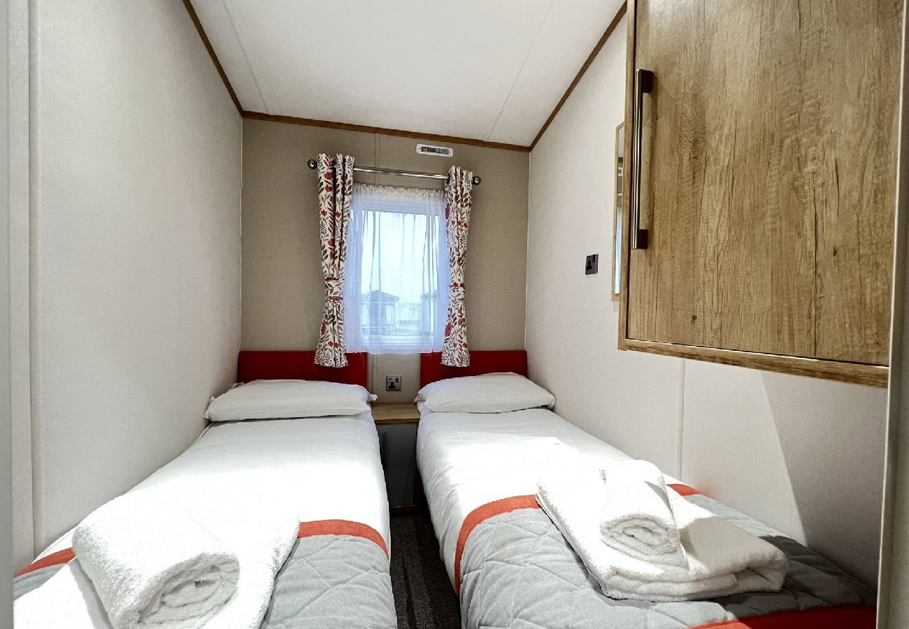 Chalet in St Andrews - Lodge 23 Stewarts Resort, St Andrews