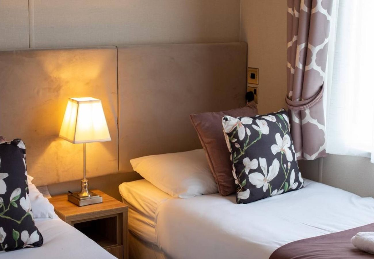 Chalet in St Andrews - Lodge 16 Stewarts Resort, St Andrews