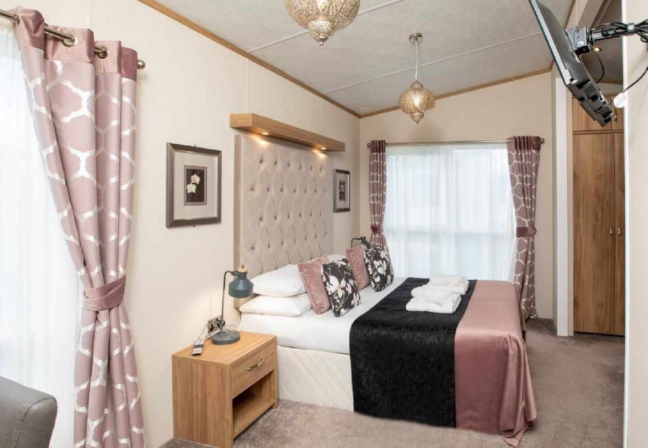 Chalet in St Andrews - Lodge 16 Stewarts Resort, St Andrews