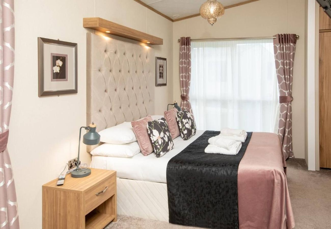 Chalet in St Andrews - Lodge 16 Stewarts Resort, St Andrews