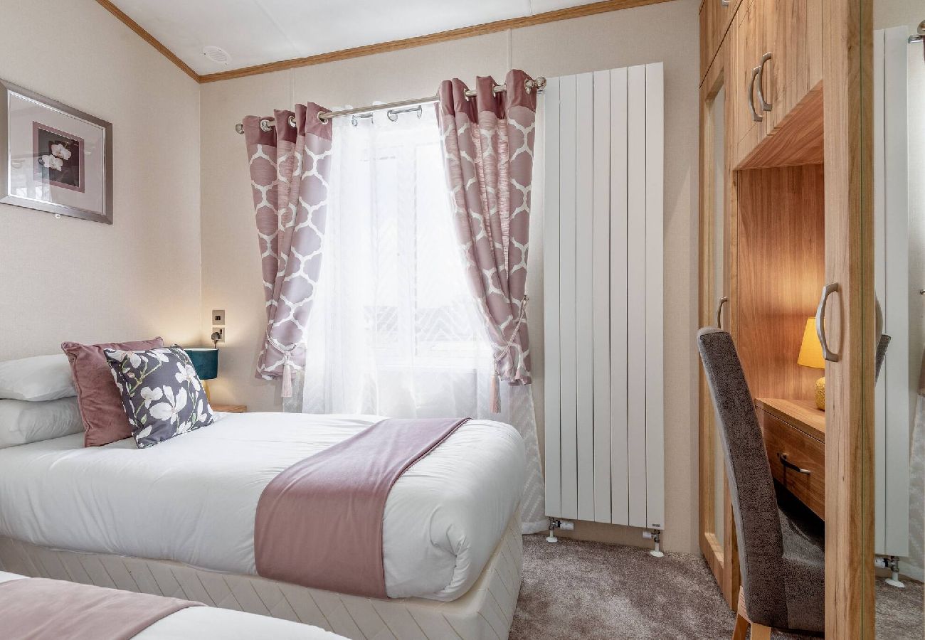 Chalet in St Andrews - Lodge 76 Stewarts Resort, St Andrews
