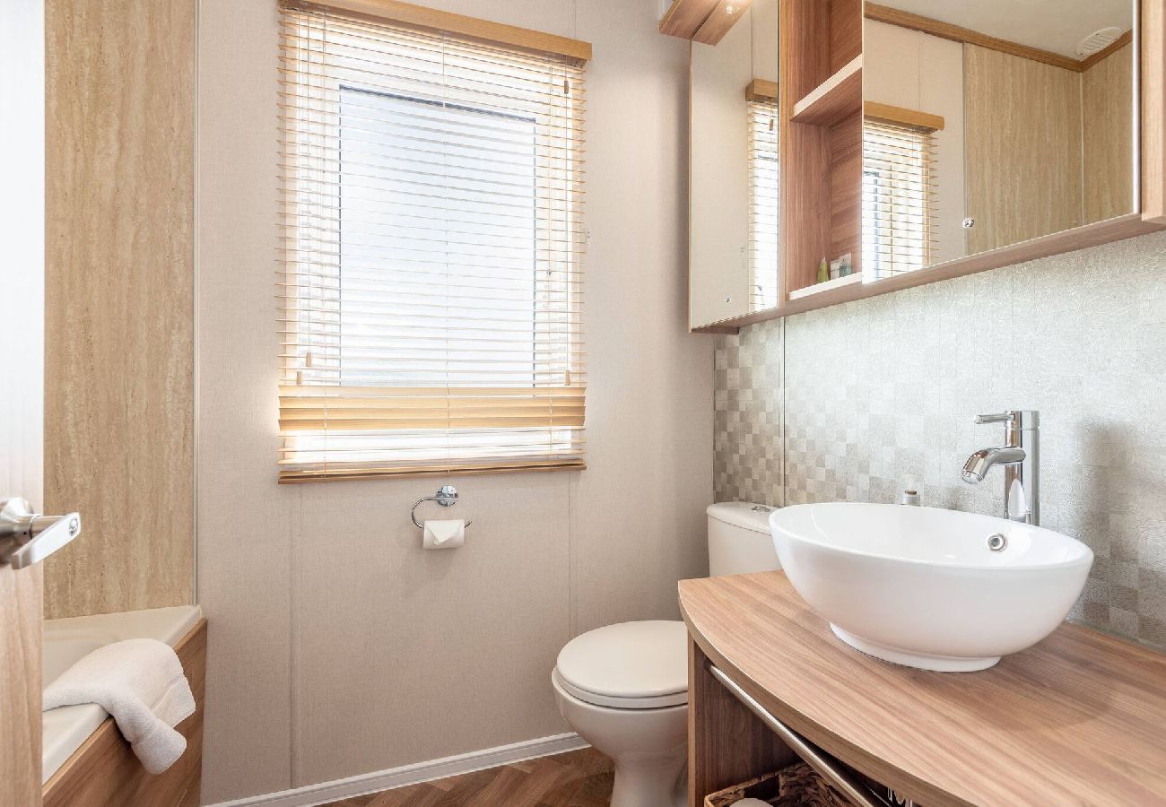 Chalet in St Andrews - Lodge 76 Stewarts Resort, St Andrews