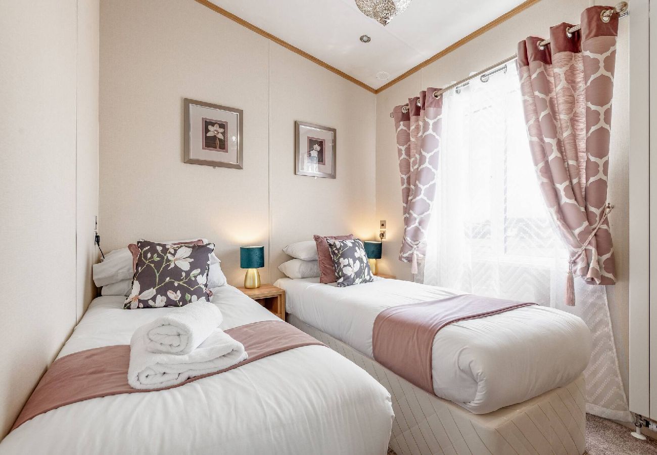 Chalet in St Andrews - Lodge 76 Stewarts Resort, St Andrews