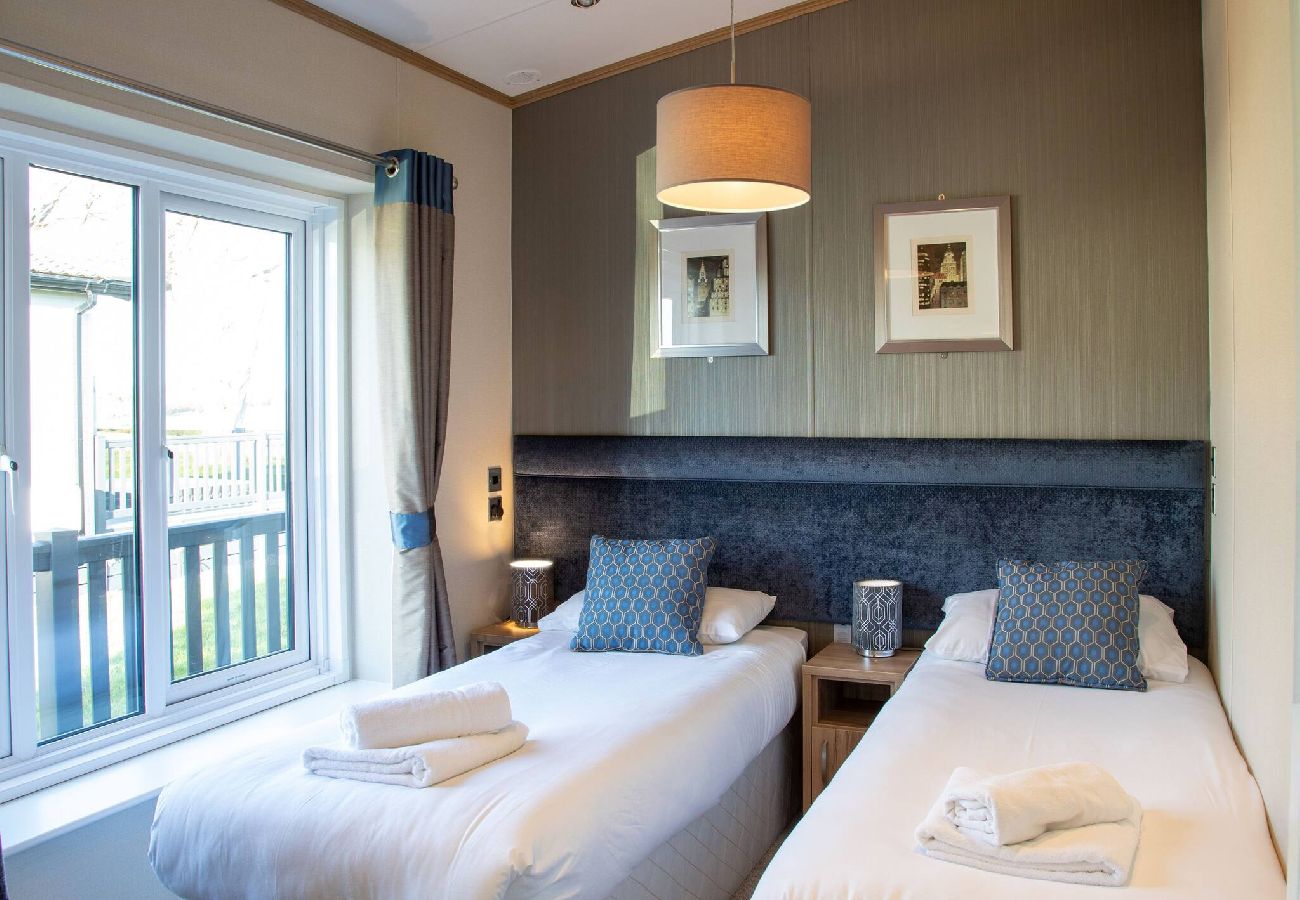 Chalet in St Andrews - Lodge 27 Stewarts Resort, St Andrews