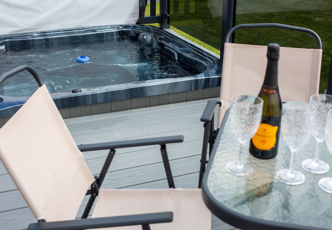 Chalet in St Andrews - Lodge 7 Stewarts Resort, St Andrews