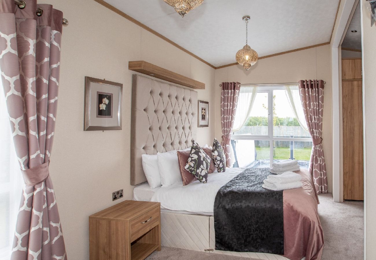 Chalet in St Andrews - Lodge 7 Stewarts Resort, St Andrews