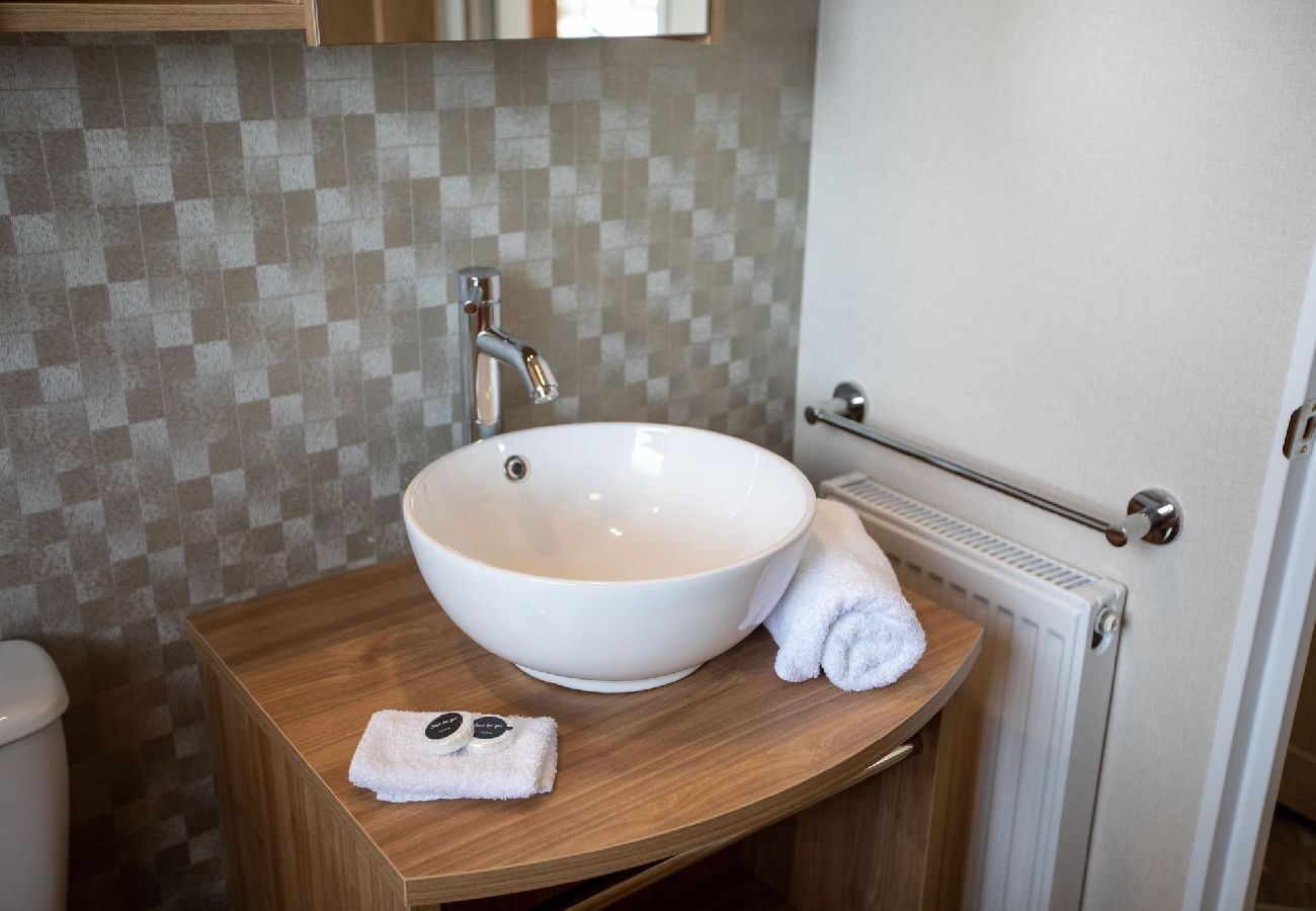 Chalet in St Andrews - Lodge 7 Stewarts Resort, St Andrews