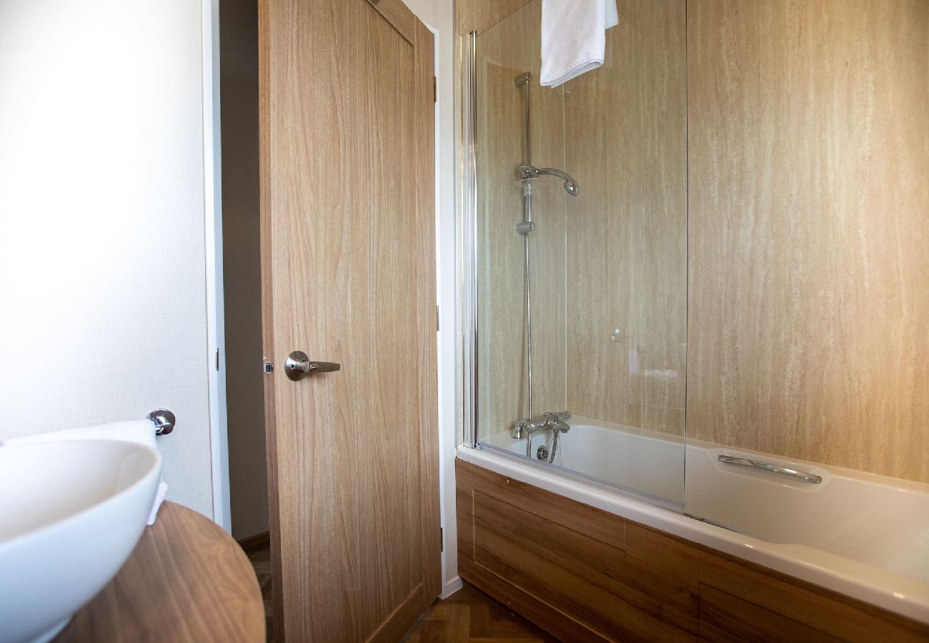 Chalet in St Andrews - Lodge 7 Stewarts Resort, St Andrews