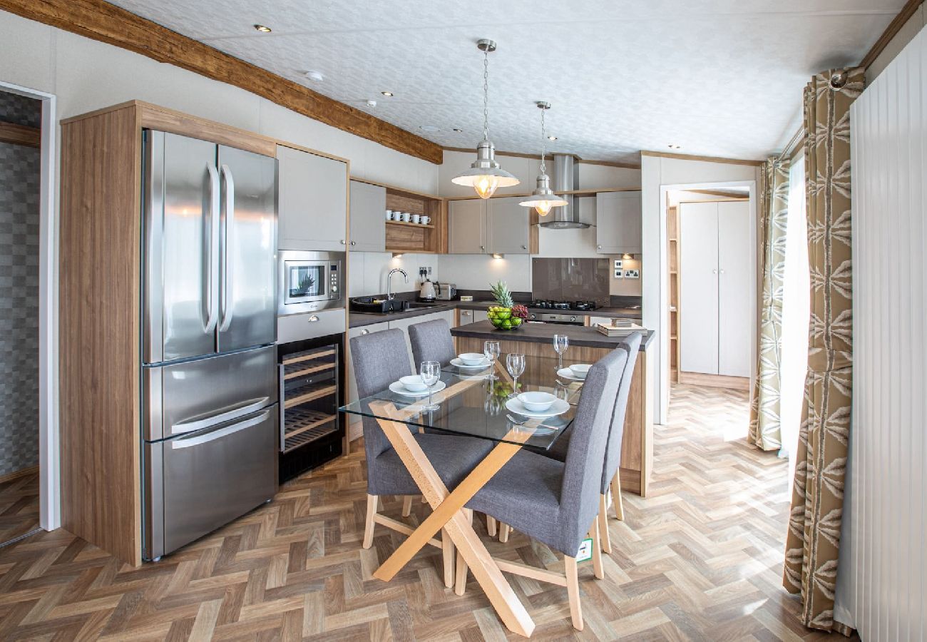 Chalet in St Andrews - Lodge 7 Stewarts Resort, St Andrews