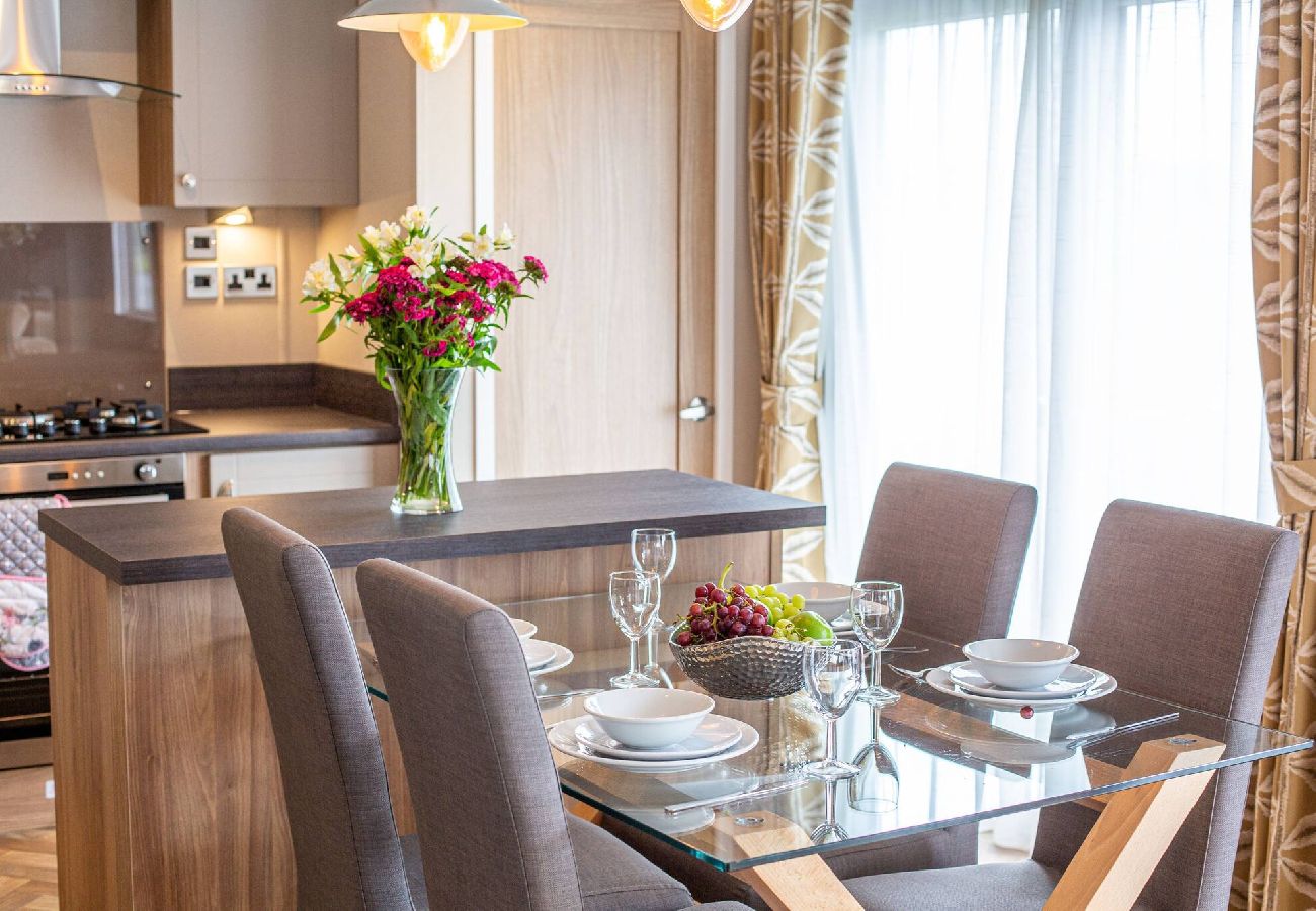 Chalet in St Andrews - Lodge 8 Stewarts Resort, St Andrews