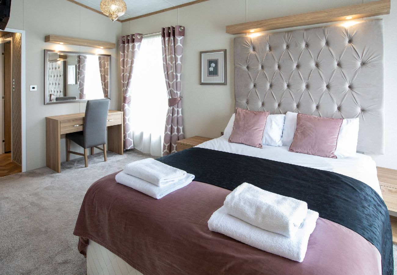 Chalet in St Andrews - Lodge 8 Stewarts Resort, St Andrews