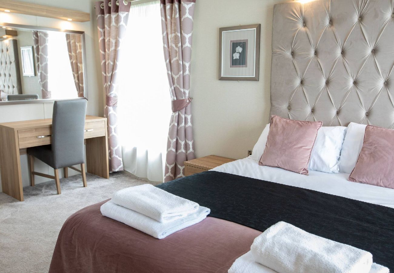 Chalet in St Andrews - Lodge 8 Stewarts Resort, St Andrews