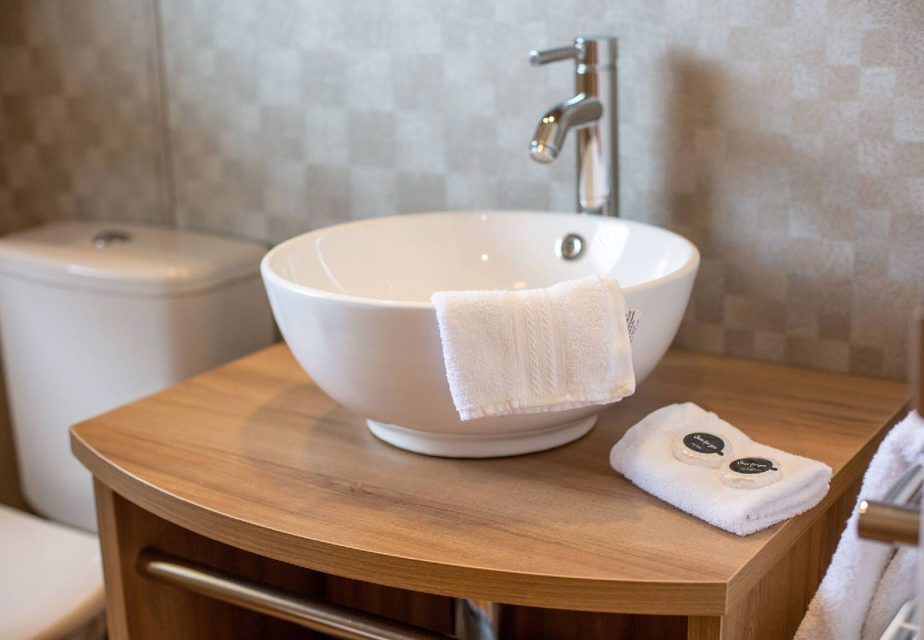 Chalet in St Andrews - Lodge 8 Stewarts Resort, St Andrews
