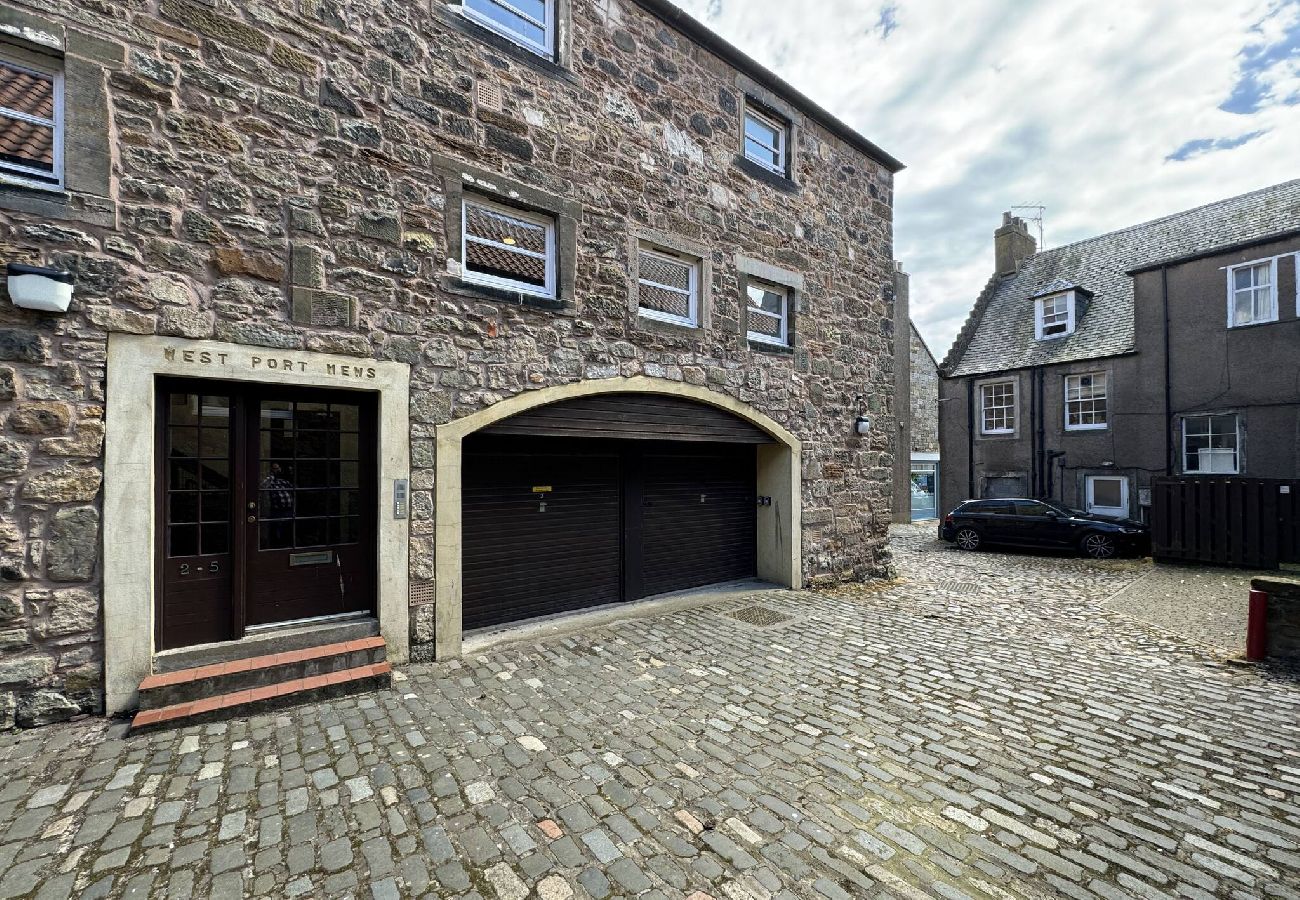 House in St Andrews - Maltbarn Apartment, St Andrews