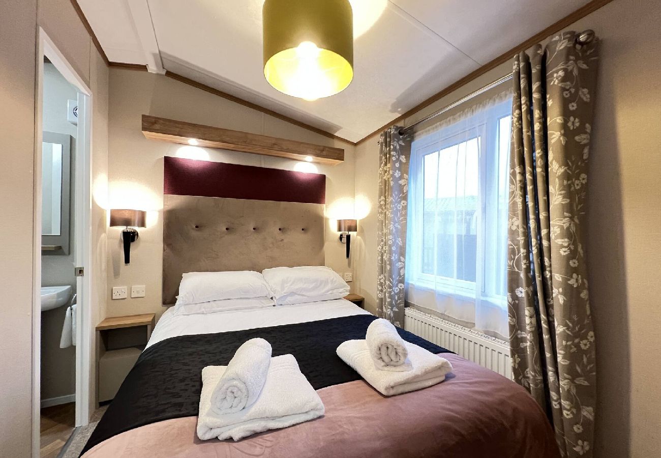 Chalet in St Andrews - Lodge 14 Stewarts Resort, St Andrews