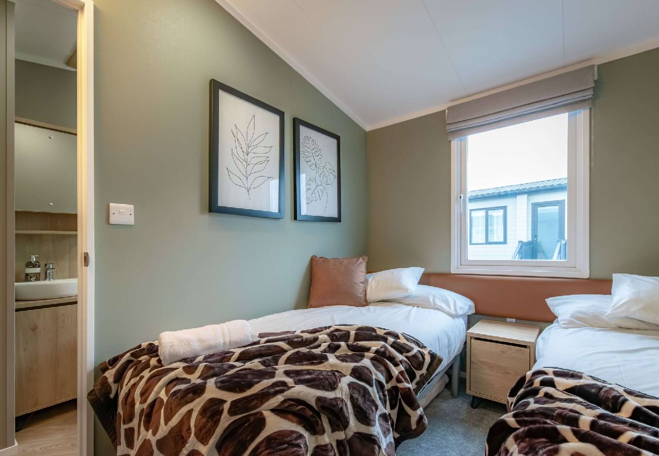 House in St Andrews - HotTub Bower lodge 72,