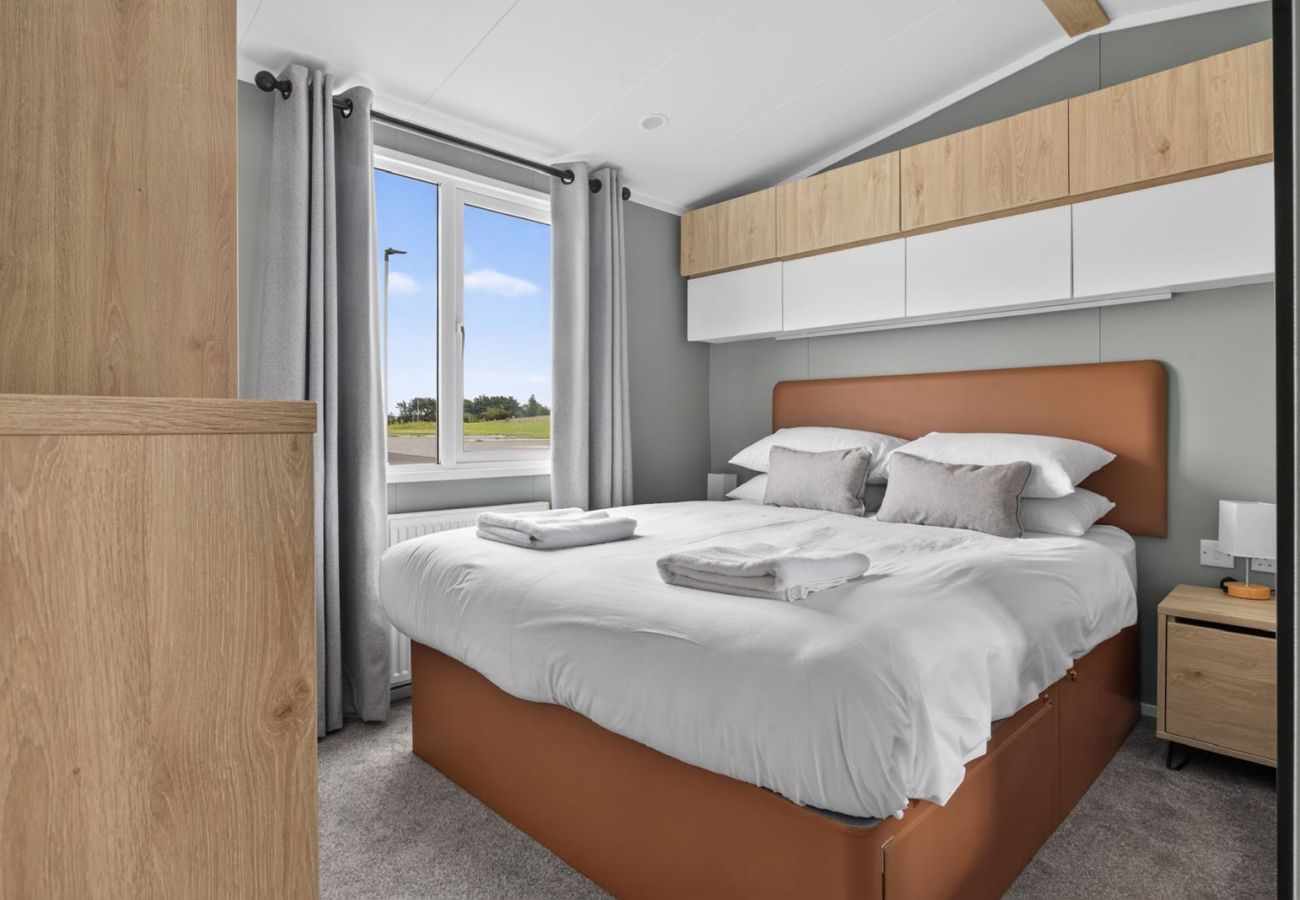 Chalet in St Andrews - Hot Tub Bower Lodge 219 at Cameron, St Andrews