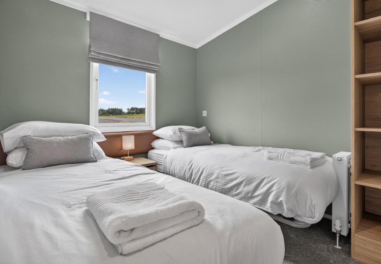 Chalet in St Andrews - Hot Tub Bower Lodge 219 at Cameron, St Andrews