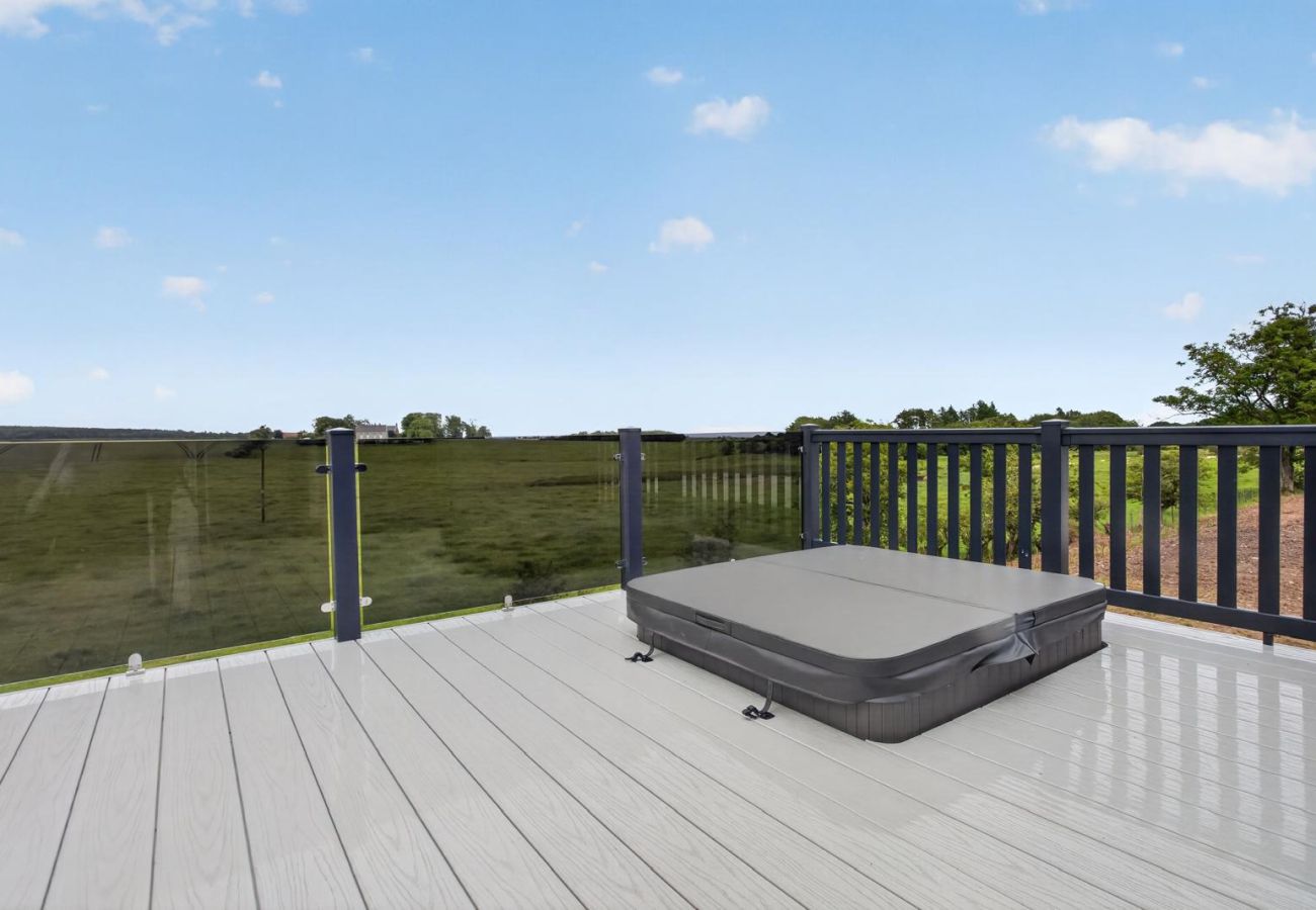 Chalet in St Andrews - Hot Tub Bower Lodge 219 at Cameron, St Andrews