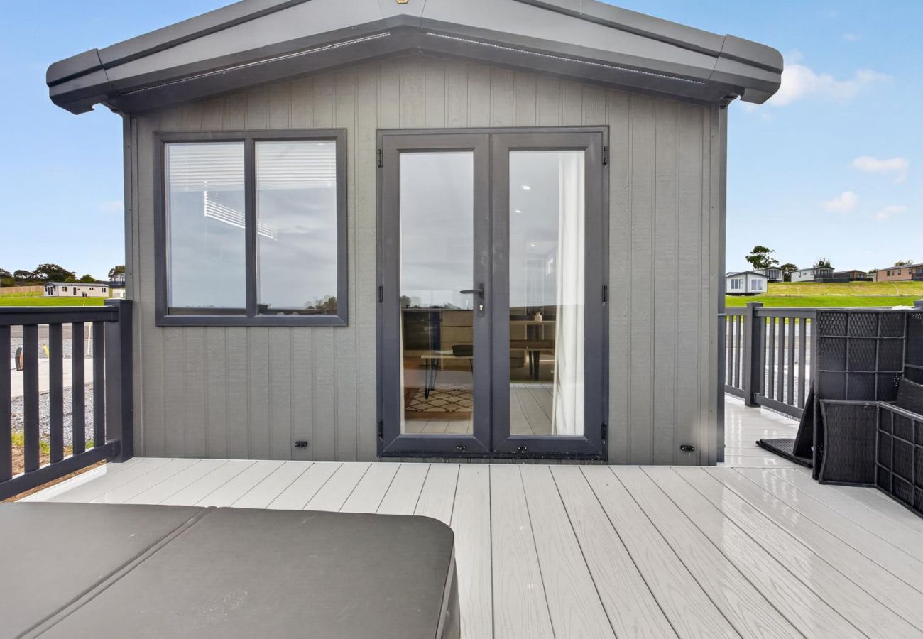 Chalet in St Andrews - Hot Tub Bower Lodge 219 at Cameron, St Andrews